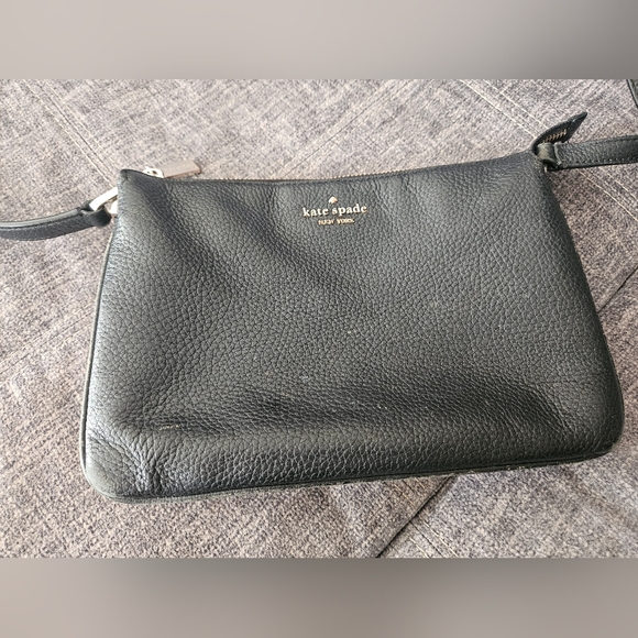 Kate Spade Leila Triple Gusset Crossbody bag. Black Pebbled Leather. - Picture 3 of 15